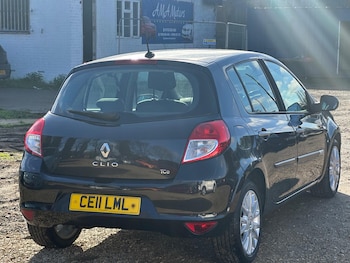 Used Renault Clio 2011 for sale - 76522122: Photo