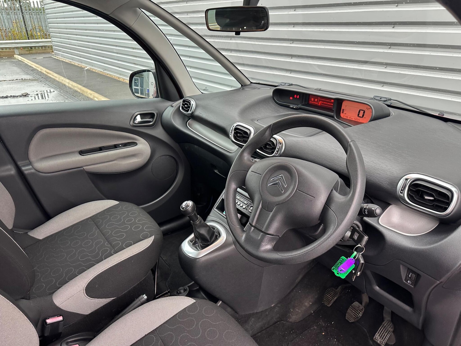 Used Citroen C3 Picasso 2012 for sale - 76781104: Photo 38