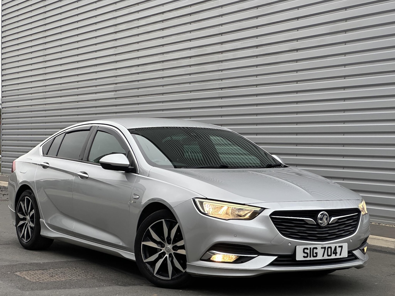 Used Vauxhall Insignia 2017 for sale - 76781250: Photo 1