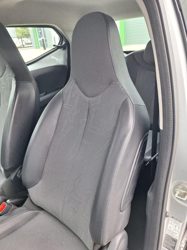 Used Toyota AYGO 2015 for sale - 75563827: Photo 26
