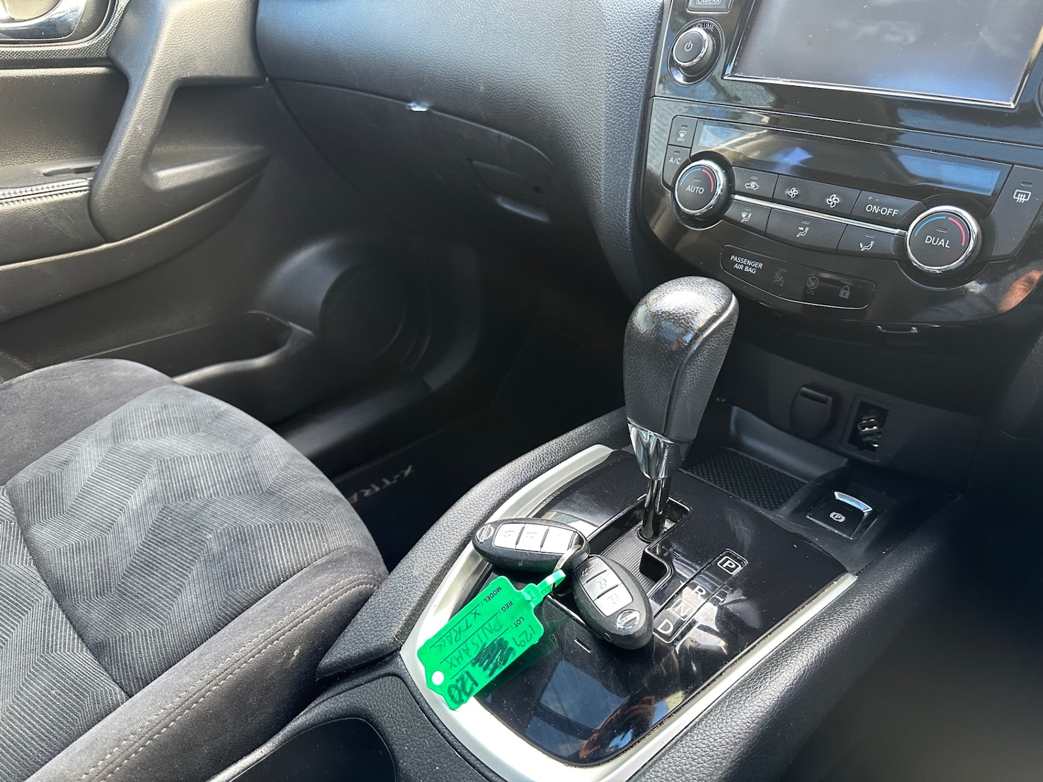 Used Nissan X-Trail 2015 for sale - 77973559: Photo 38