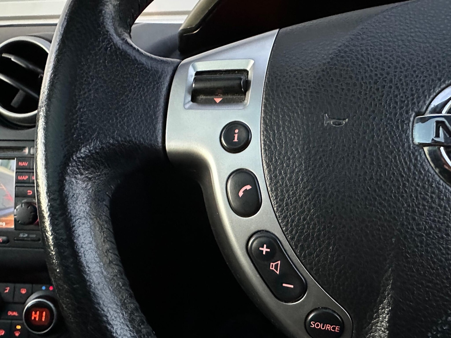 Used Nissan Qashqai 2011 for sale - 77097738: Photo 48