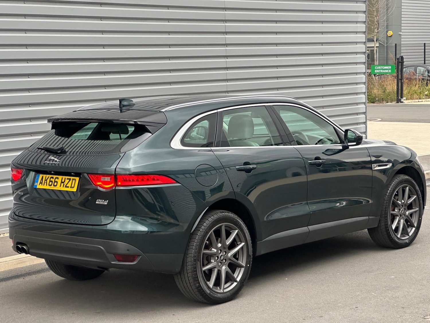 Used Jaguar F-Pace 2016 for sale - 76781183: Photo 12