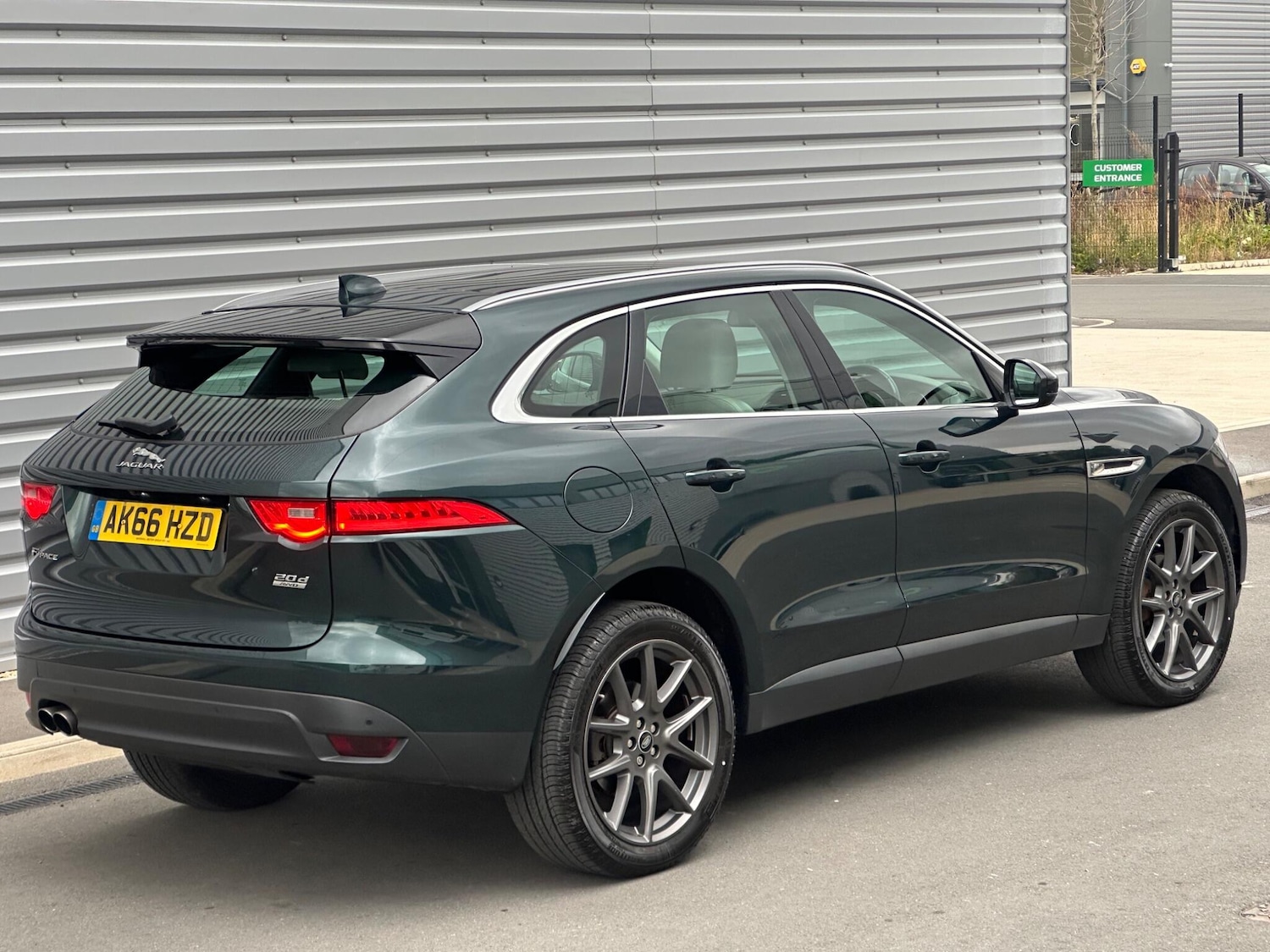 Used Jaguar F-Pace 2016 for sale - 76781183: Photo 13