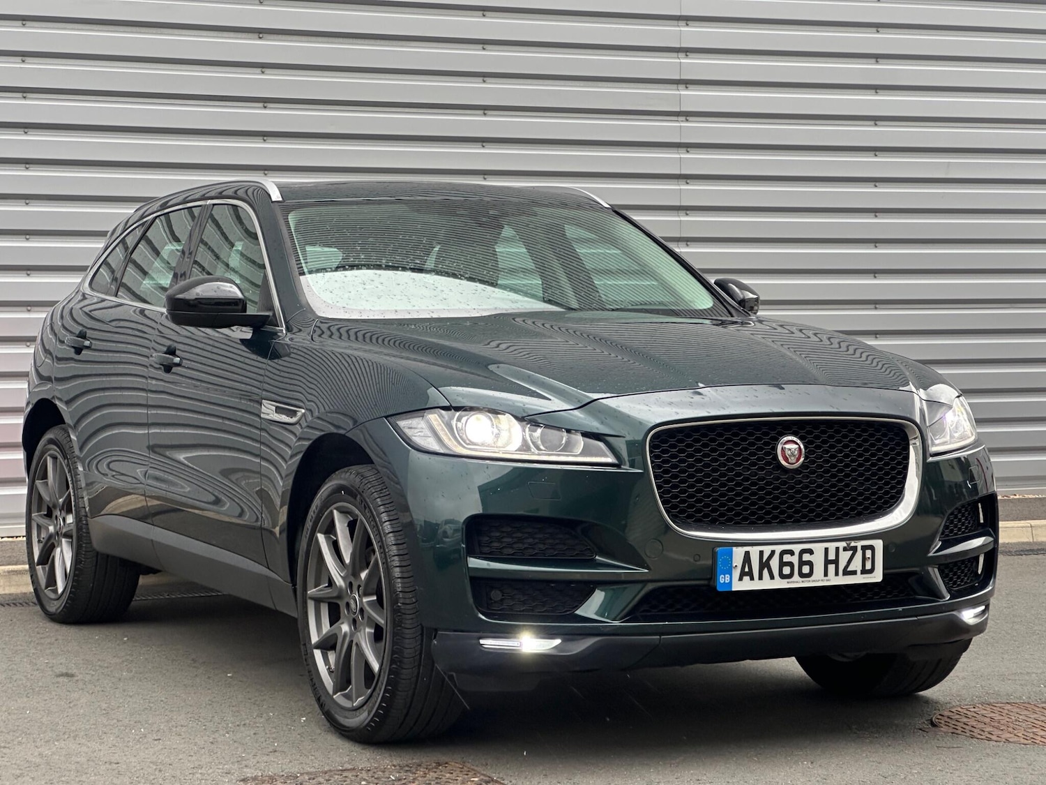Used Jaguar F-Pace 2016 for sale - 76781183: Photo 3