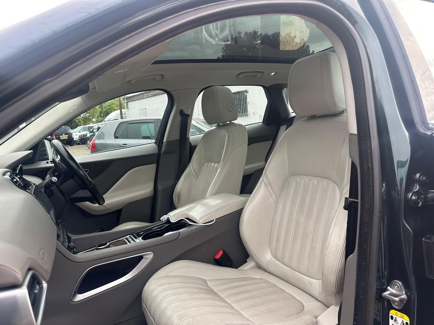 Used Jaguar F-Pace 2016 for sale - 76781183: Photo 39