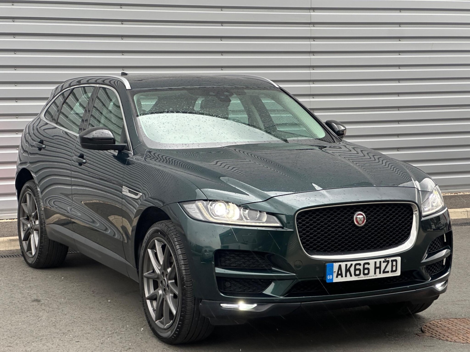 Used Jaguar F-Pace 2016 for sale - 76781183: Photo 4
