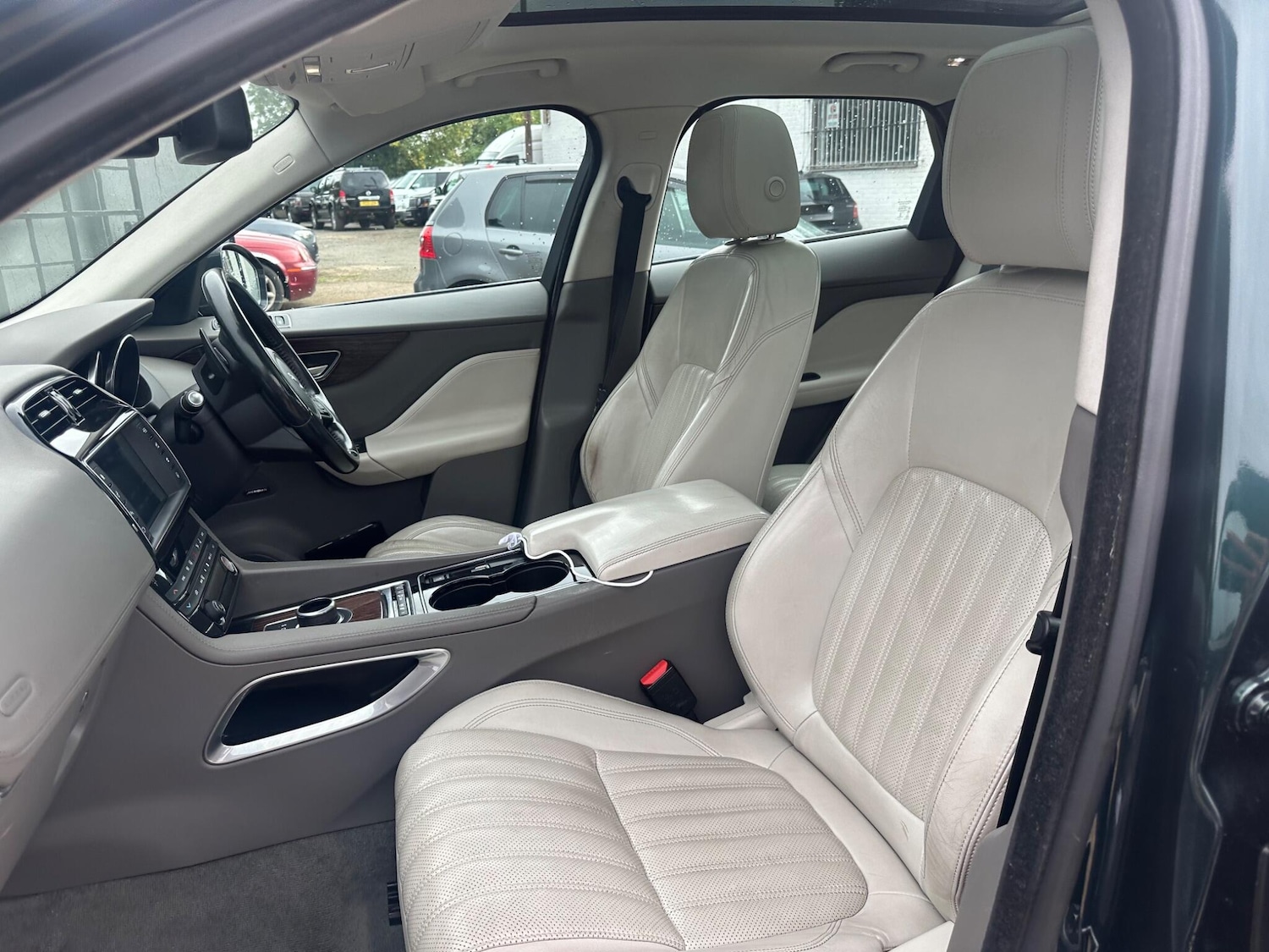 Used Jaguar F-Pace 2016 for sale - 76781183: Photo 41