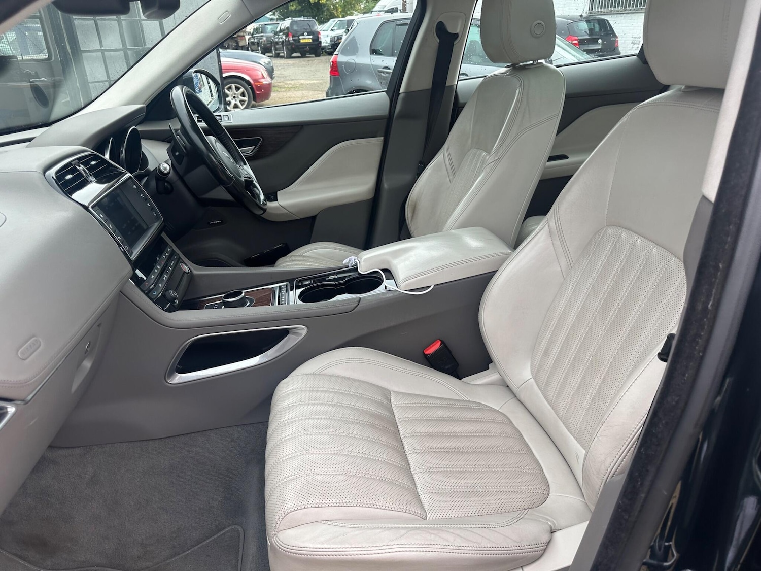 Used Jaguar F-Pace 2016 for sale - 76781183: Photo 42