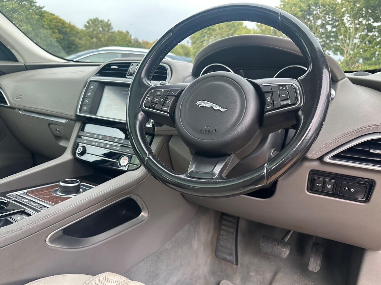 Used Jaguar F-Pace 2016 for sale - 76781183: Photo 50