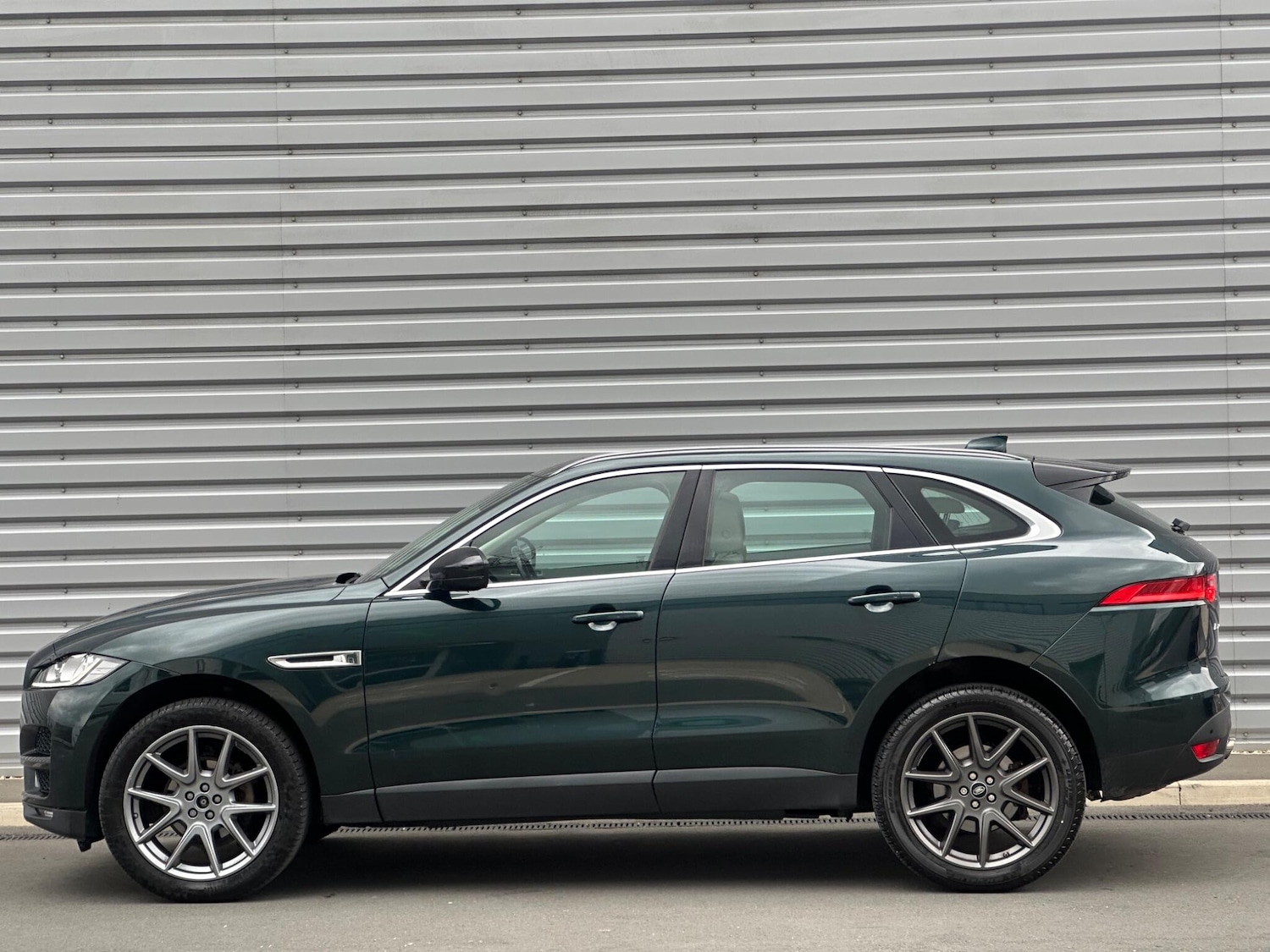 Used Jaguar F-Pace 2016 for sale - 76781183: Photo 6