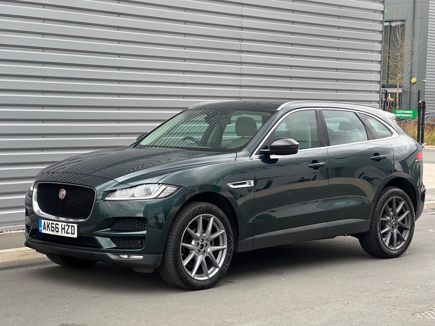 Used Jaguar F-Pace 2016 for sale - 76781183: Photo 8