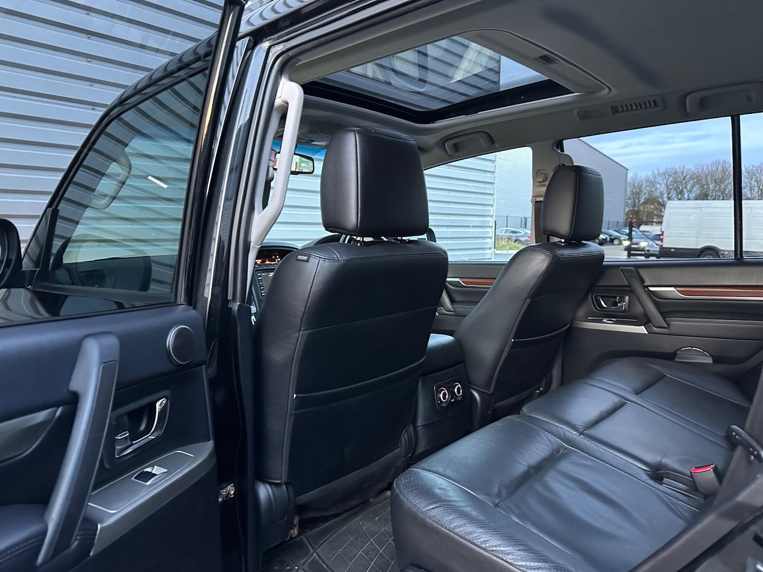 Used Mitsubishi Shogun 2011 for sale - 76781852: Photo 40