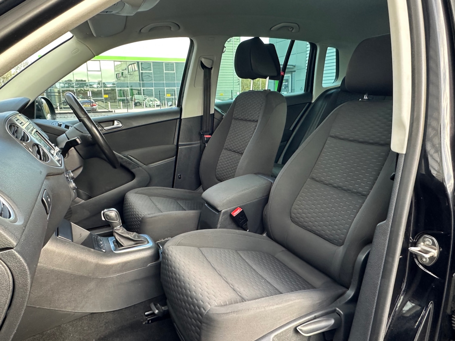 Used Volkswagen Tiguan 2011 for sale - 76669446: Photo 31