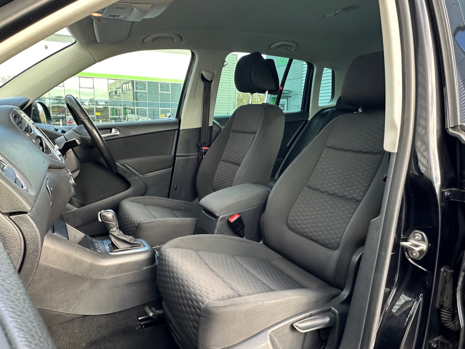 Used Volkswagen Tiguan 2011 for sale - 76669446: Photo 32