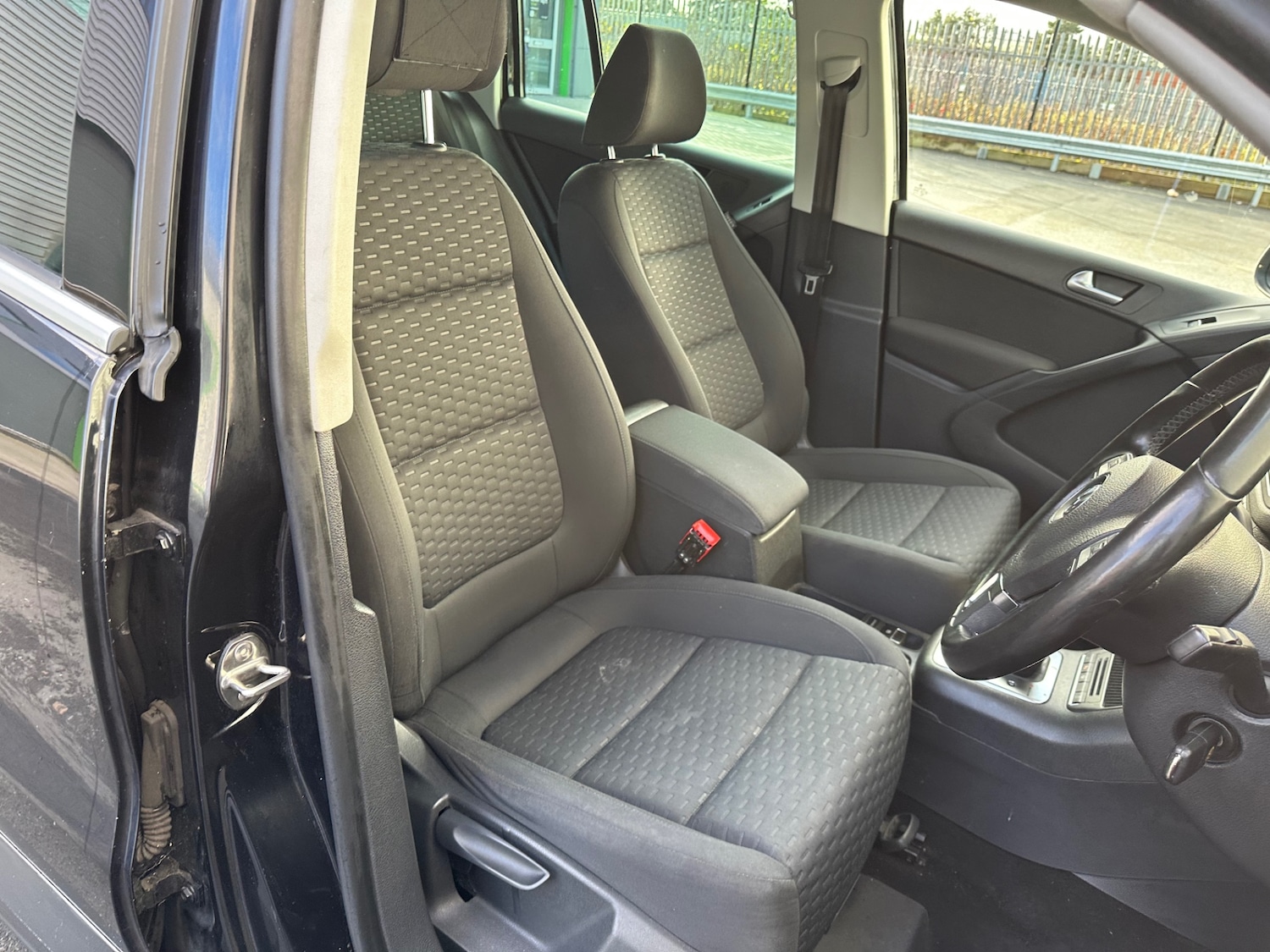 Used Volkswagen Tiguan 2011 for sale - 76669446: Photo 37