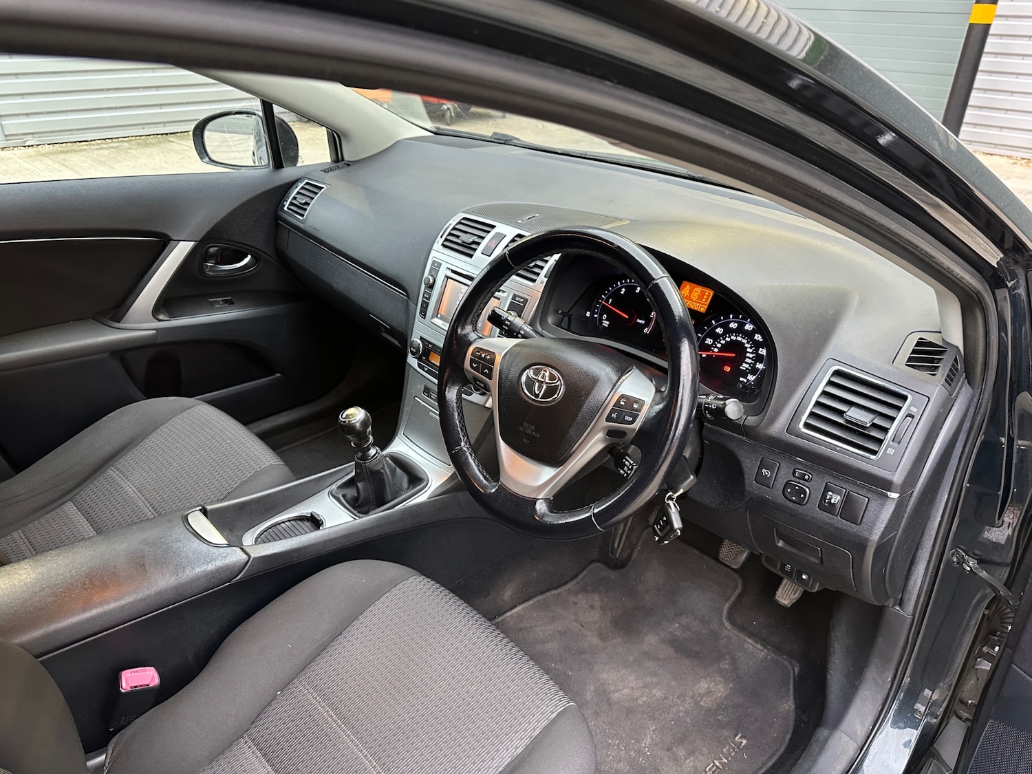 Used Toyota Avensis 2012 for sale - 78000526: Photo 32