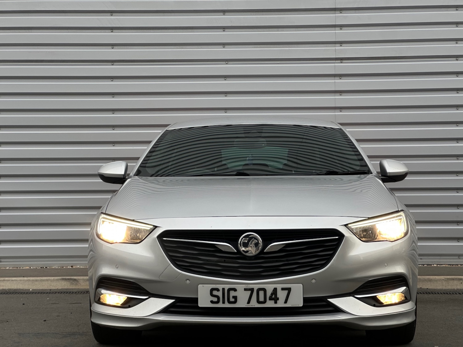 Used Vauxhall Insignia 2017 for sale - 76640696: Photo 2