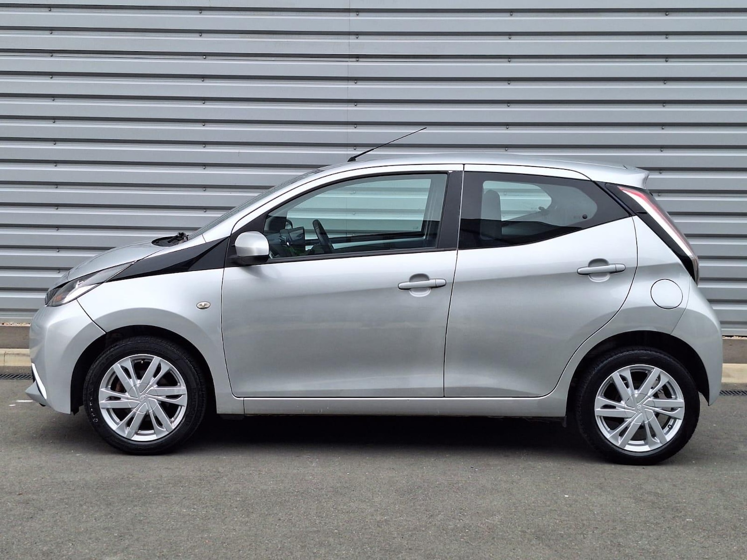 Used Toyota AYGO 2015 for sale - 76781835: Photo 5