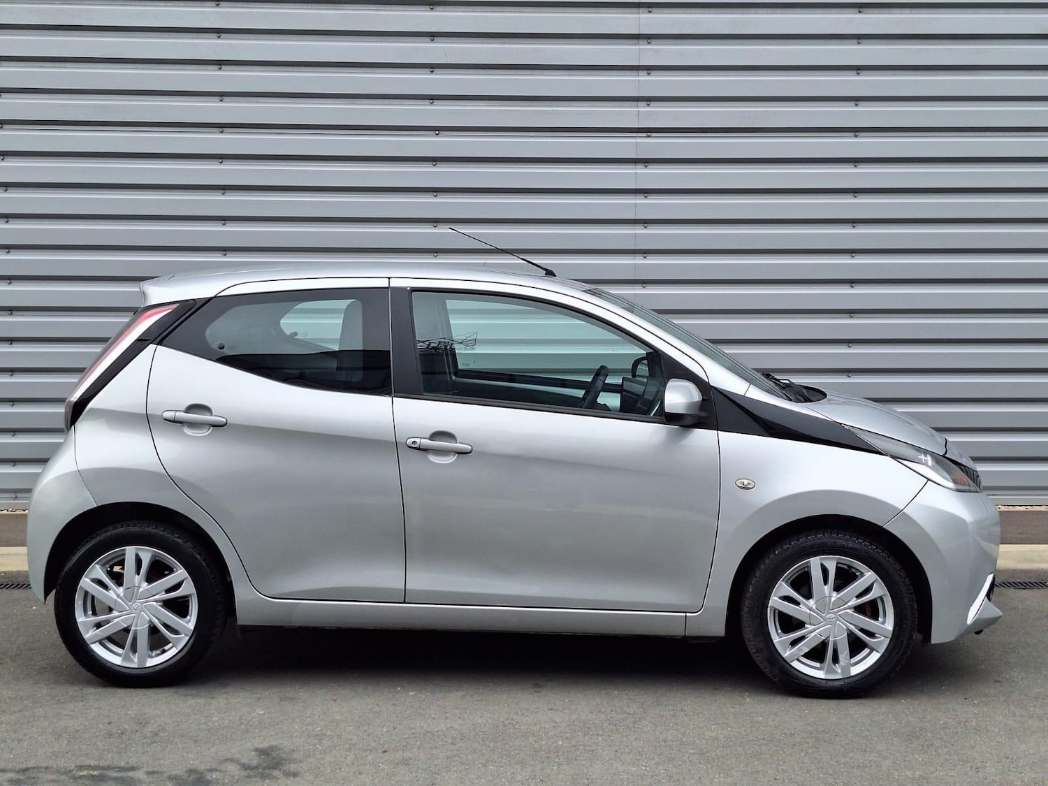 Used Toyota AYGO 2015 for sale - 76781835: Photo 8