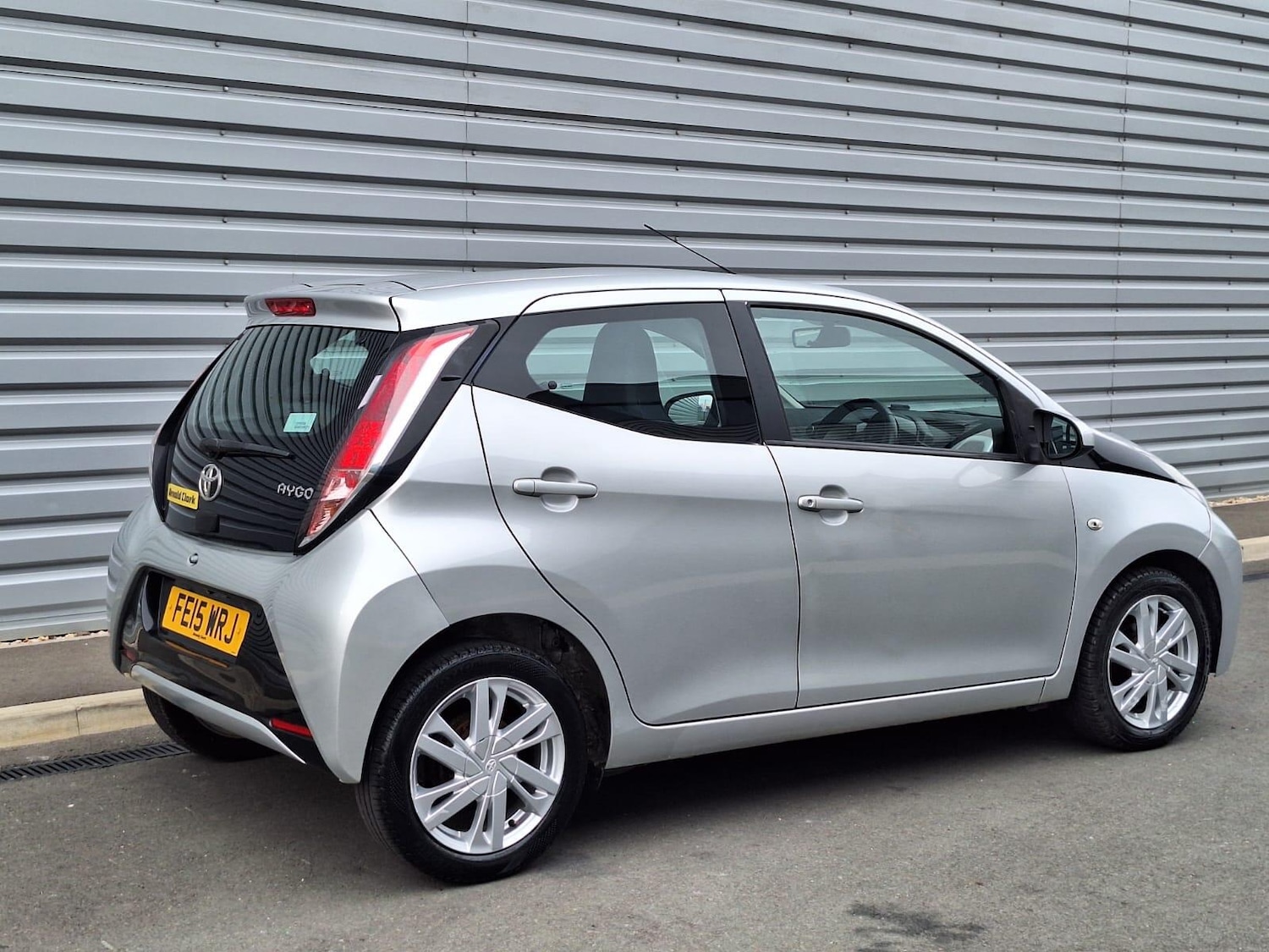 Used Toyota AYGO 2015 for sale - 76781835: Photo 9