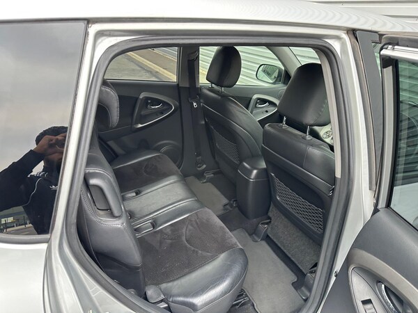 Used Toyota RAV4 2010 for sale - 76227393: Photo 36