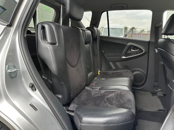 Used Toyota RAV4 2010 for sale - 76227393: Photo 44