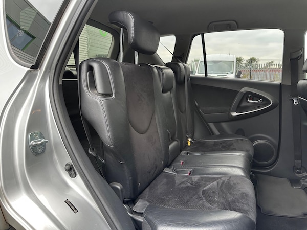 Used Toyota RAV4 2010 for sale - 76227393: Photo 45