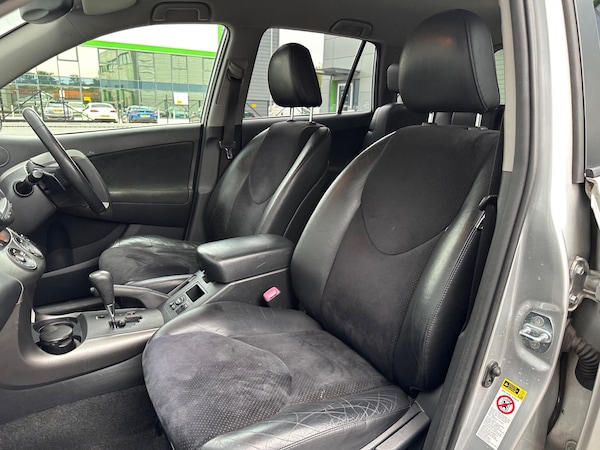 Used Toyota RAV4 2010 for sale - 76227393: Photo 57