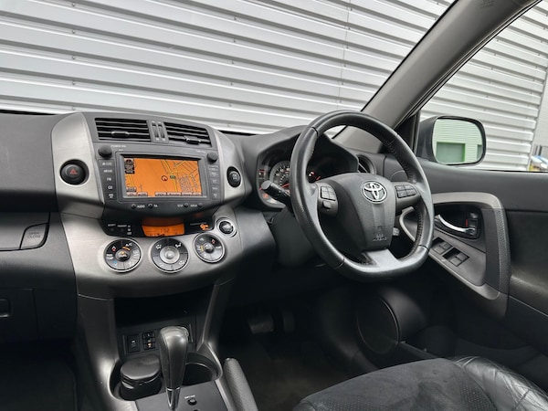 Used Toyota RAV4 2010 for sale - 76227393: Photo 67