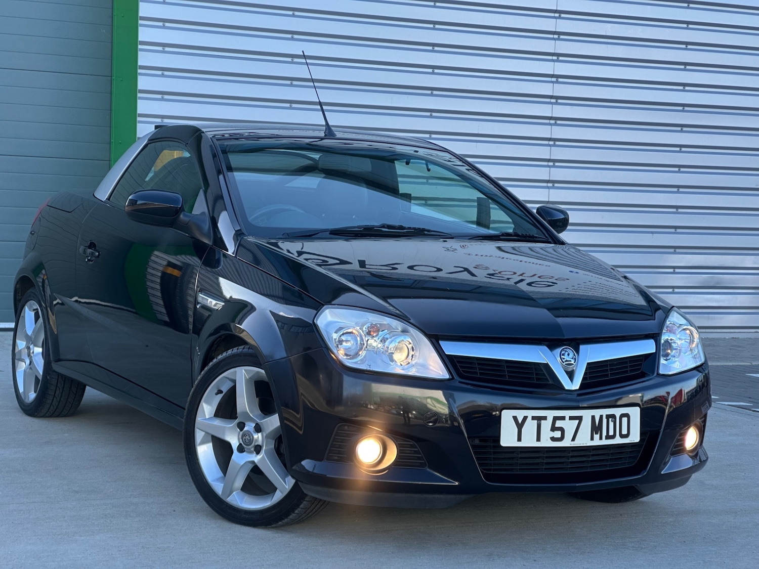 Used Vauxhall Tigra 2007 for sale - 78031821: Photo 2