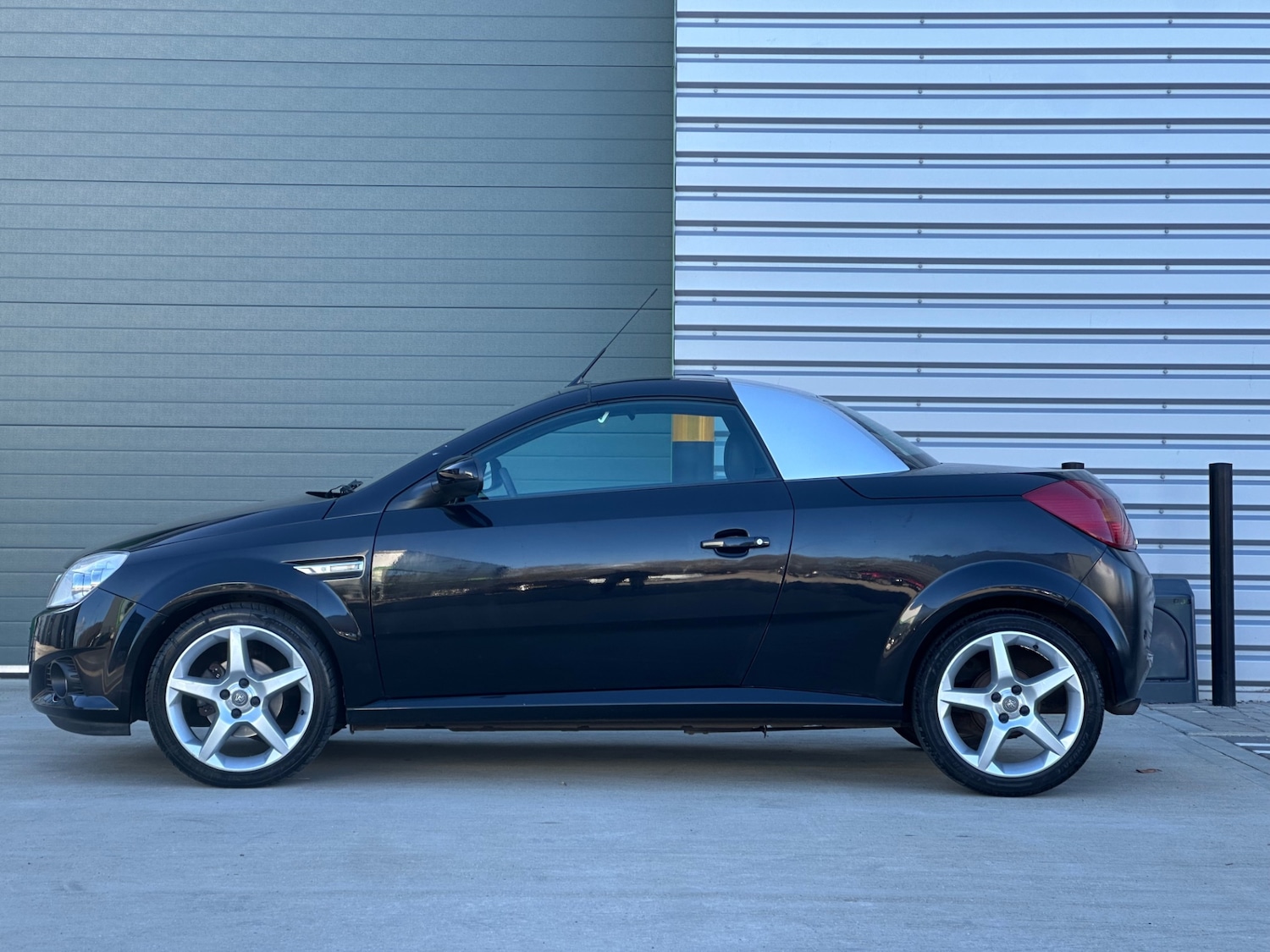 Used Vauxhall Tigra 2007 for sale - 78031821: Photo 6