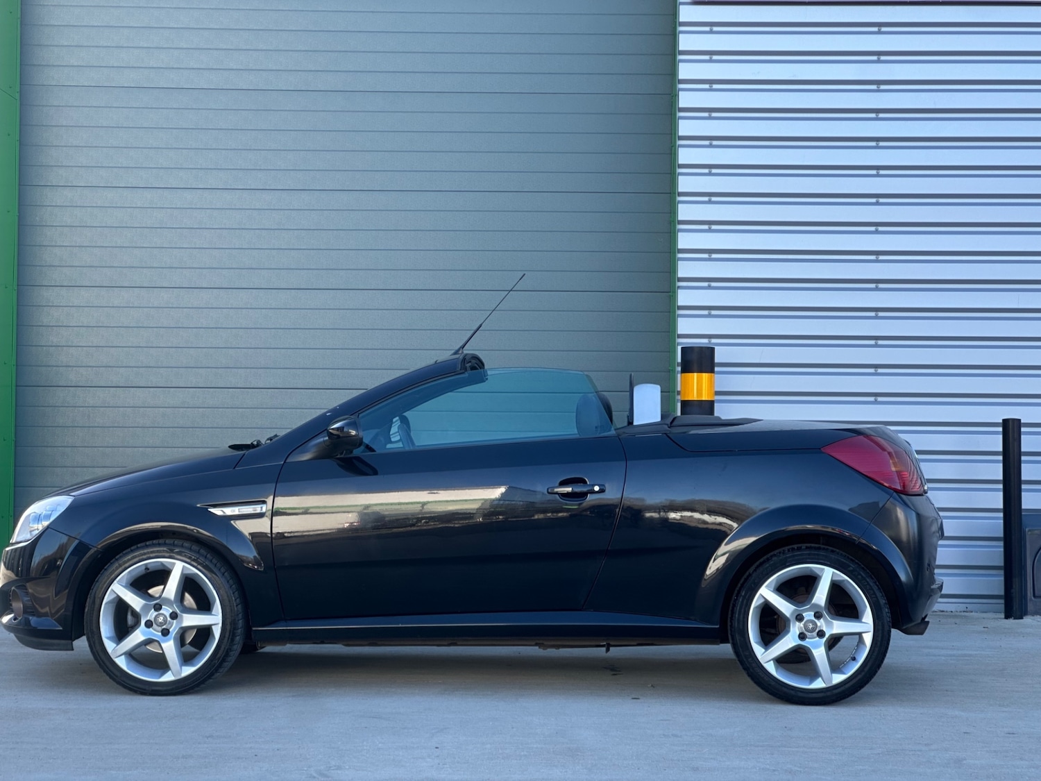 Used Vauxhall Tigra 2007 for sale - 78031821: Photo 7