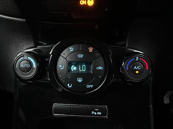 Used Ford Fiesta 2015 for sale - 76238545: Photo 67