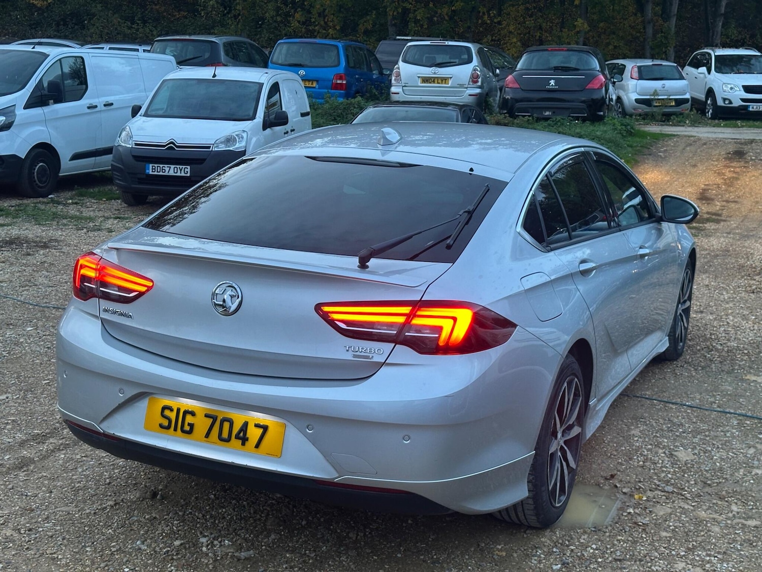 Used Vauxhall Insignia 2017 for sale - 76370942: Photo 2