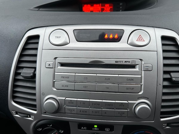 Used Hyundai i20 2009 for sale - 76239285: Photo 49