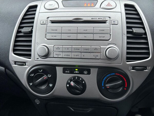 Used Hyundai i20 2009 for sale - 76239285: Photo 50