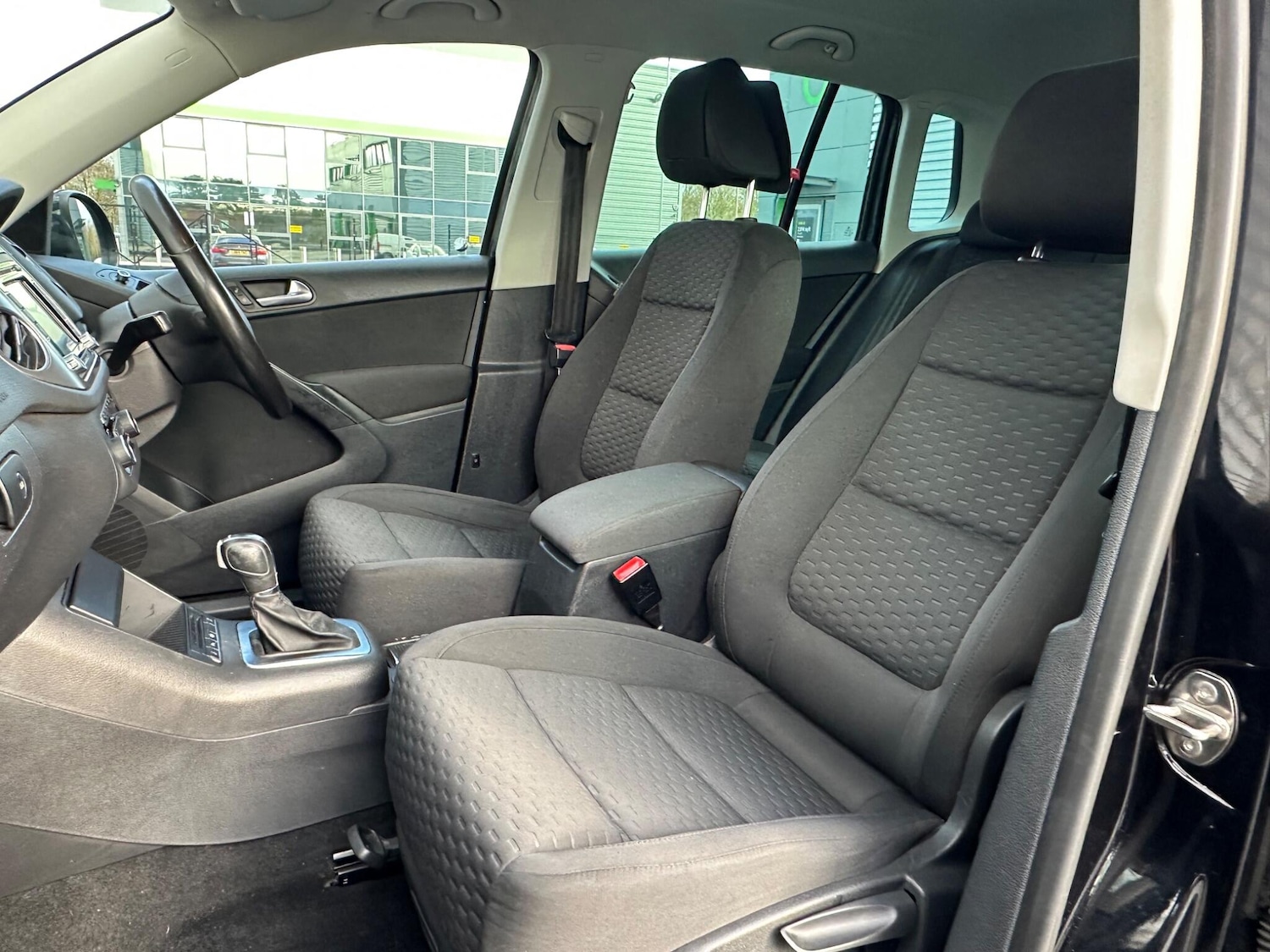 Used Volkswagen Tiguan 2011 for sale - 76886954: Photo 30