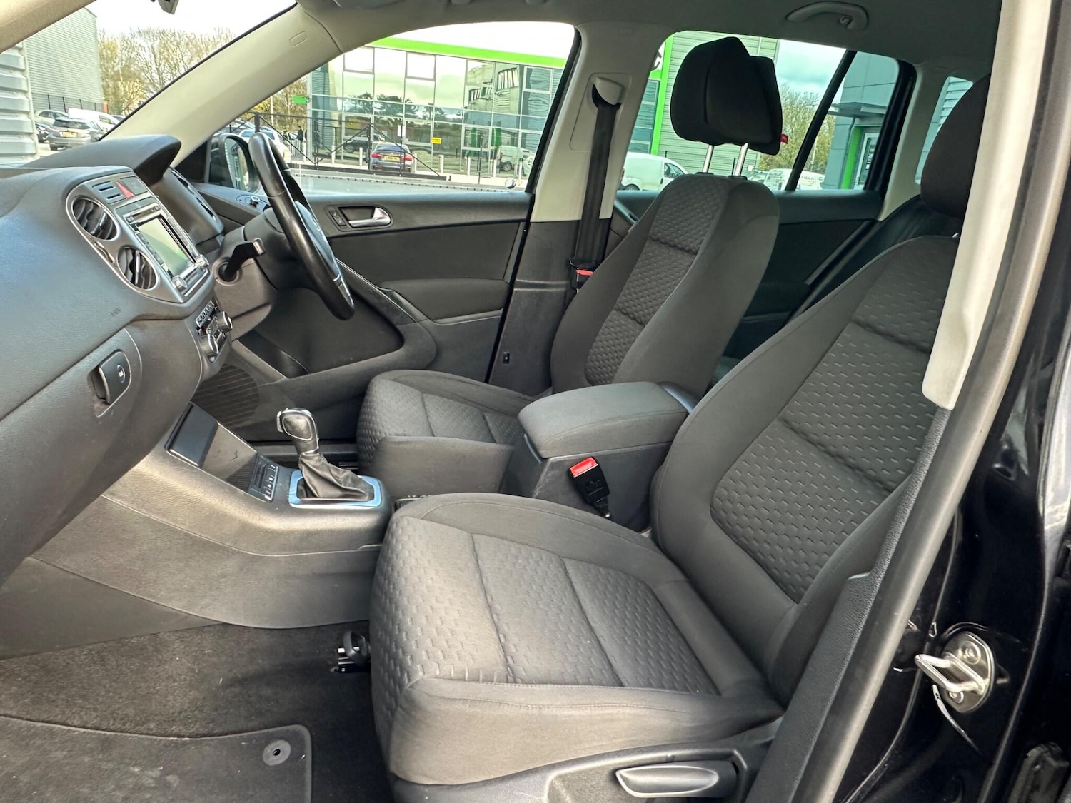 Used Volkswagen Tiguan 2011 for sale - 76886954: Photo 31