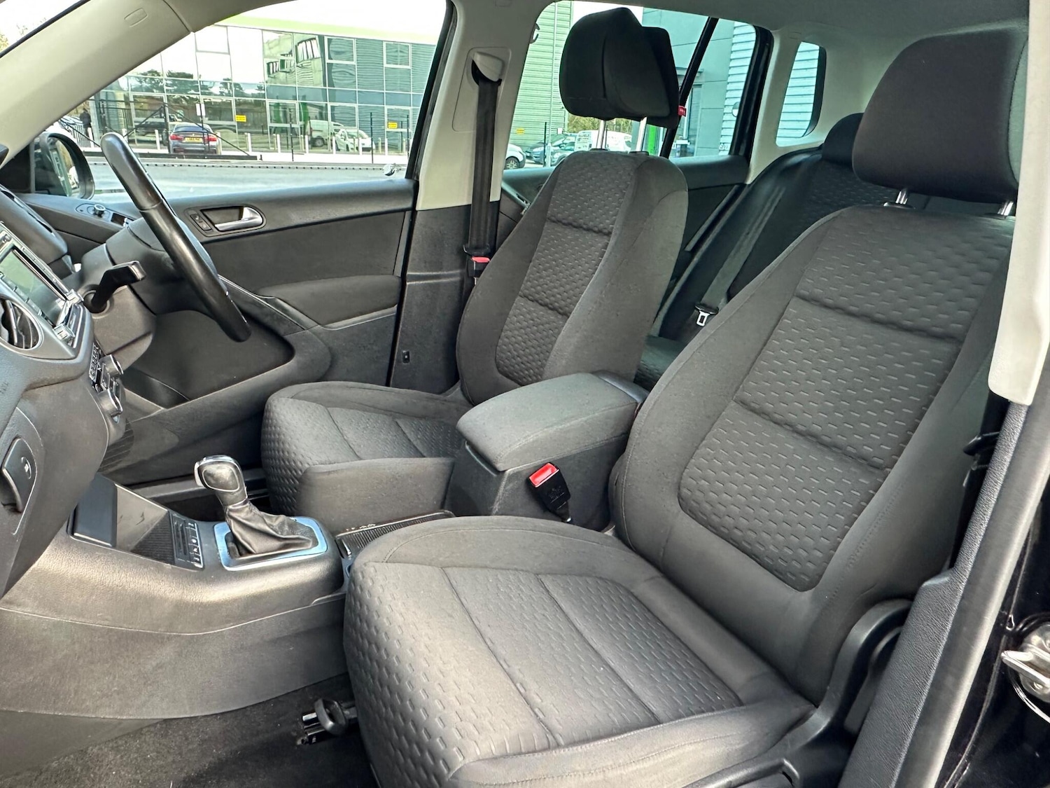 Used Volkswagen Tiguan 2011 for sale - 76886954: Photo 47