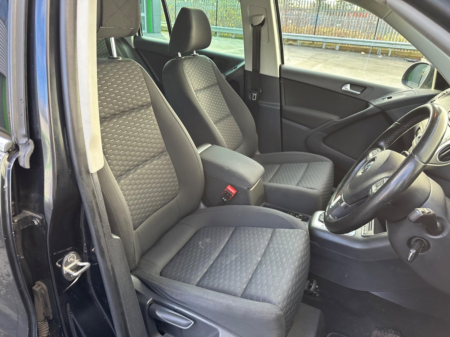 Used Volkswagen Tiguan 2011 for sale - 76886954: Photo 48