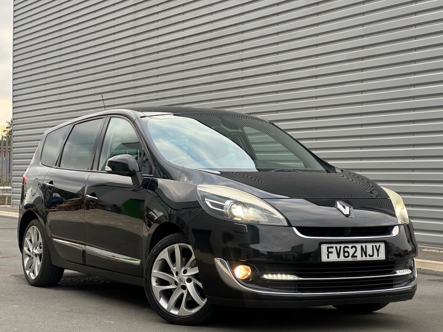 Used Renault Grand Scenic 2012 for sale - 76670952: Photo 2