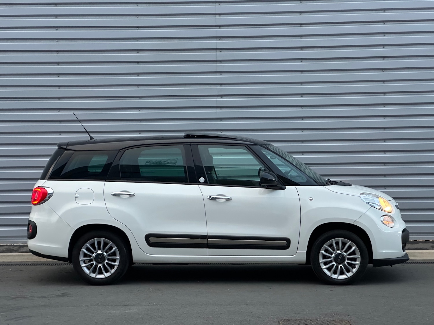 Used Fiat 500L 2014 for sale - 76723394: Photo 9