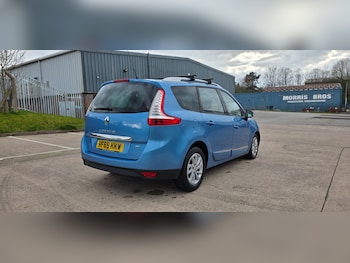 Used Renault Grand Scenic 2015 for sale - 78183487: Photo