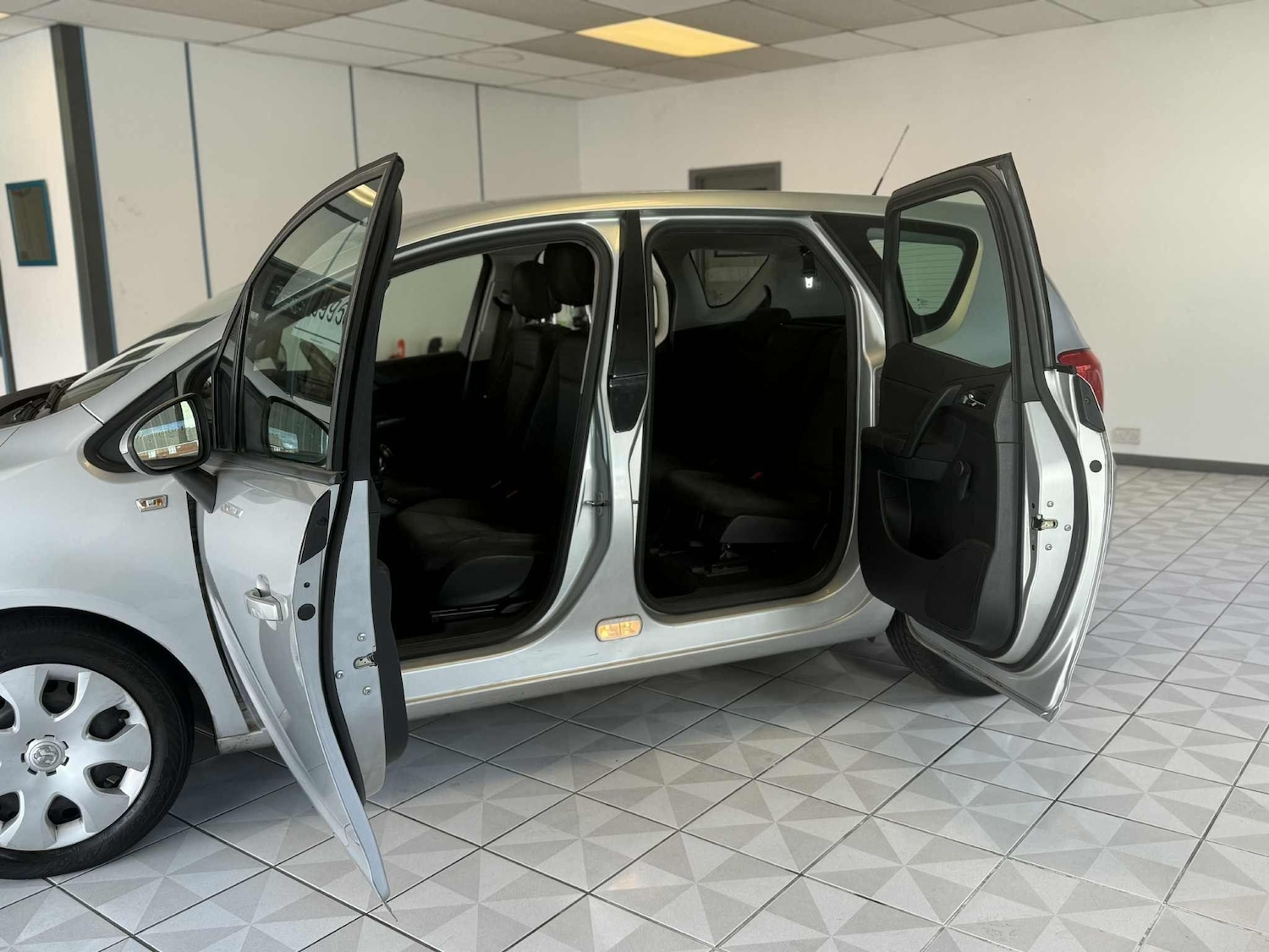 Used Vauxhall Meriva 2012 for sale - 77989482: Photo 2