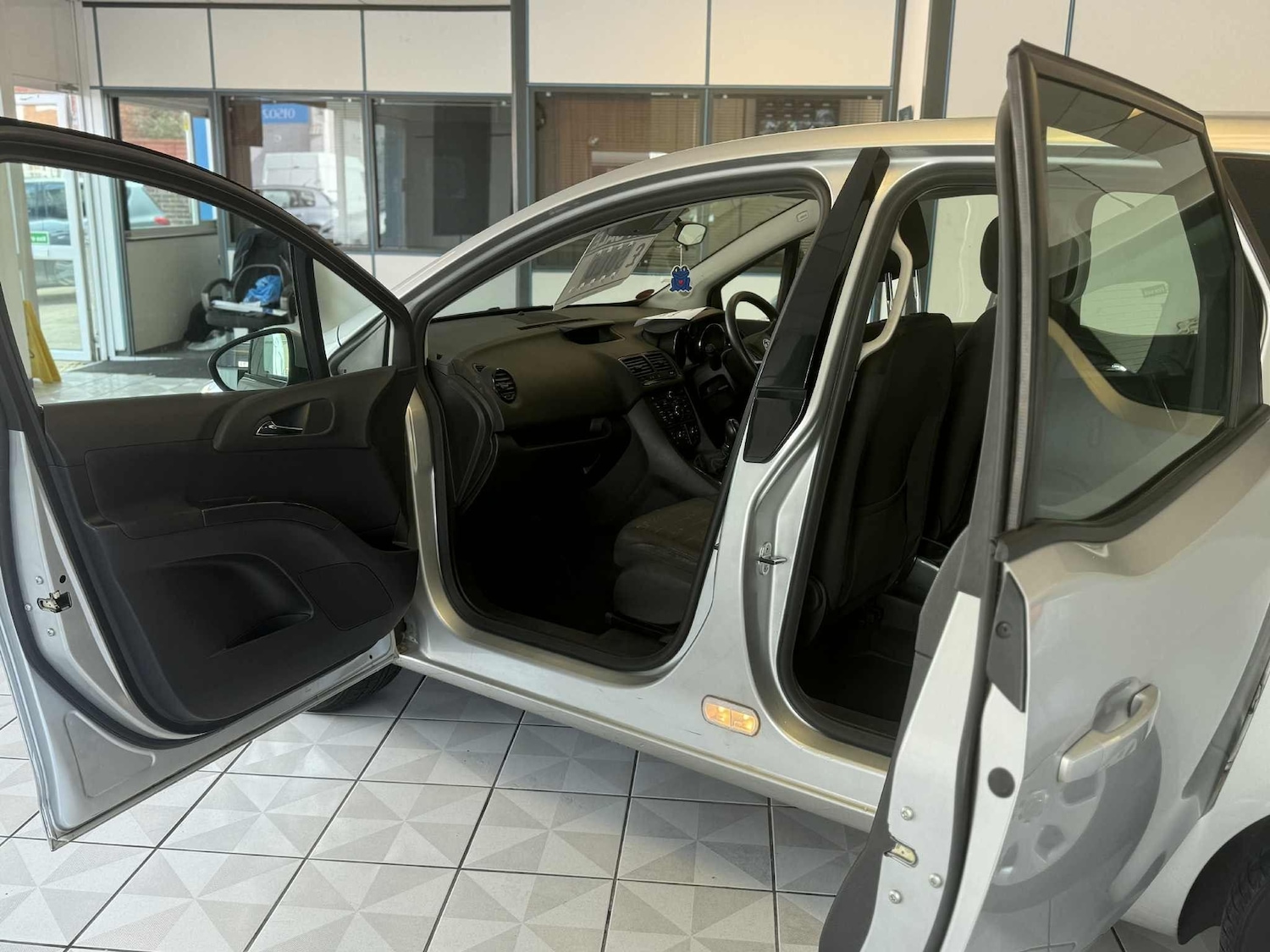 Used Vauxhall Meriva 2012 for sale - 77989482: Photo 3