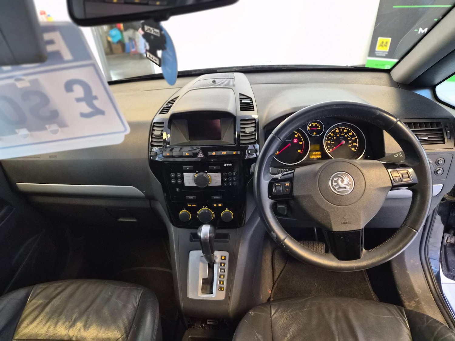 Used Vauxhall Zafira 2010 for sale - 77989470: Photo 2