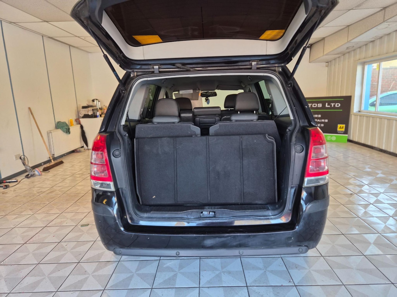 Used Vauxhall Zafira 2010 for sale - 77989470: Photo 5