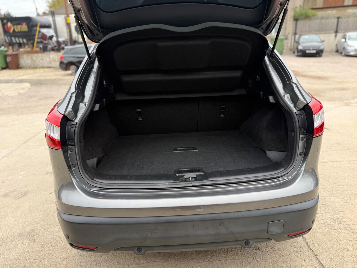 Used Nissan Qashqai 2015 for sale - 75415426: Photo 33