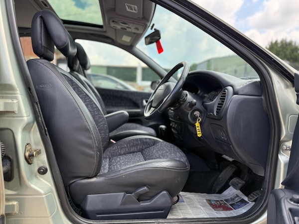 Used Renault Megane 2002 for sale - 74978590: Photo 2